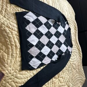 Argyle design on front. 45%nylon, 29%viscose, 23%wool, 3%cashmere